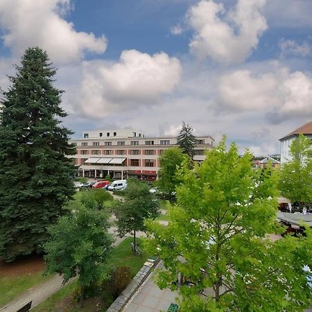 Apartman Astra Sezimovo Usti Екстериор снимка