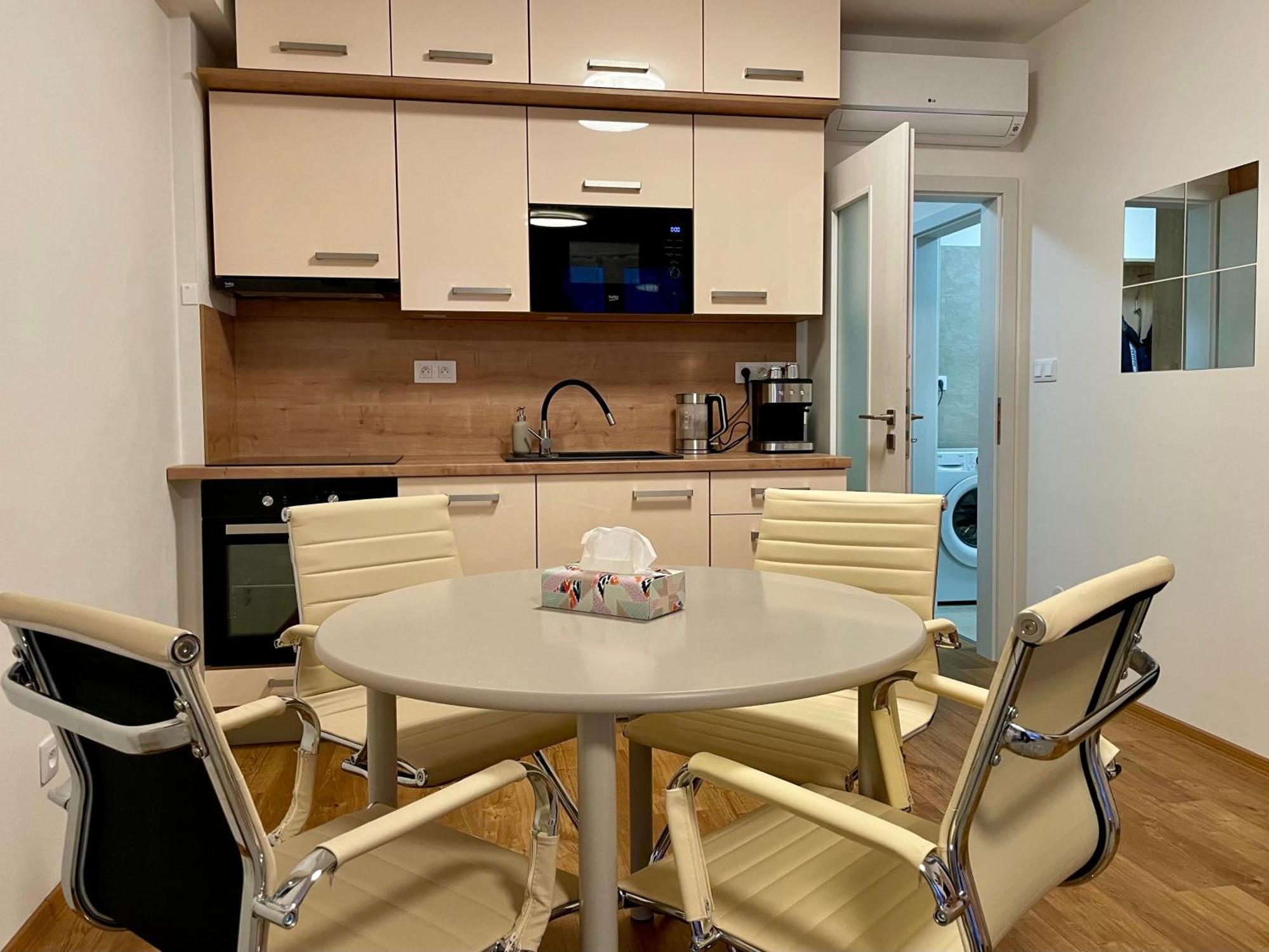 Apartman Astra Sezimovo Usti Екстериор снимка