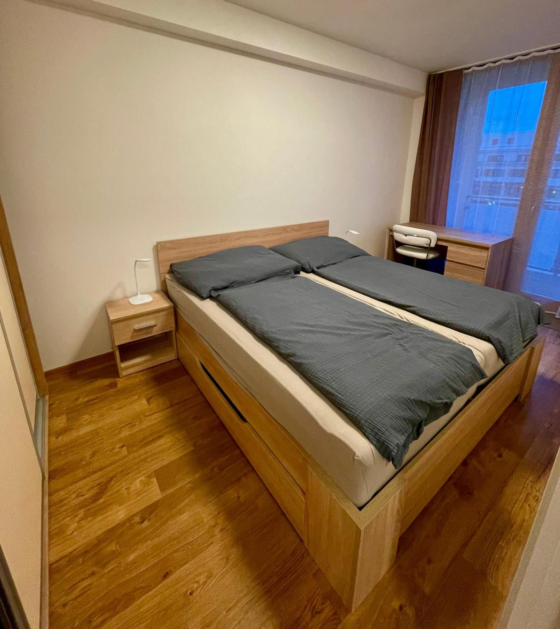 Apartman Astra Sezimovo Usti Екстериор снимка