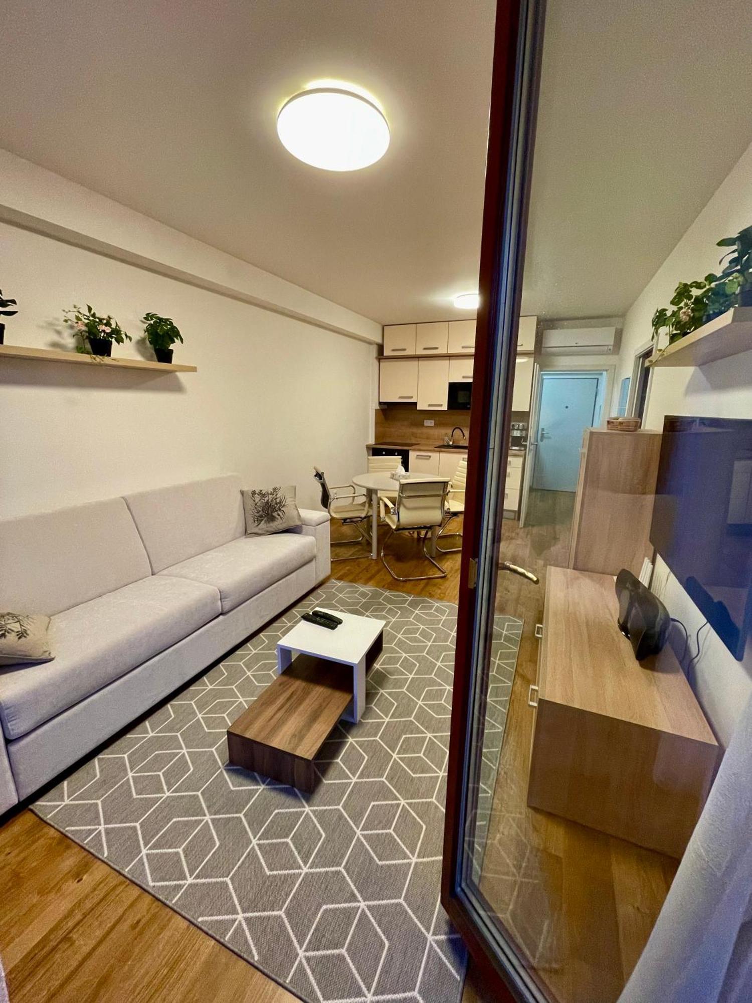 Apartman Astra Sezimovo Usti Екстериор снимка